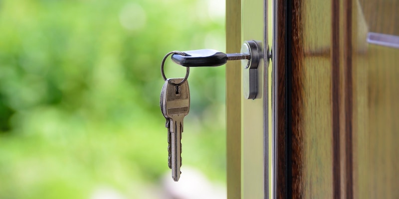 house-keys-in-door
